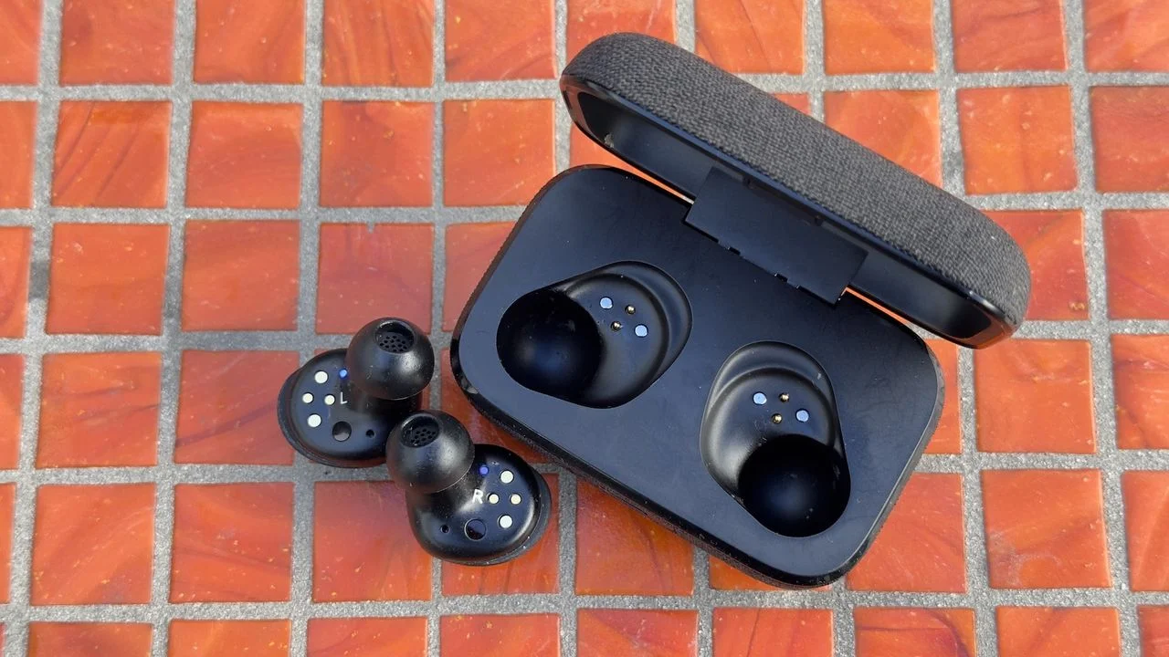 The powerful Sennheiser Momentum 4 earbuds are under $200 at Best Buy right now