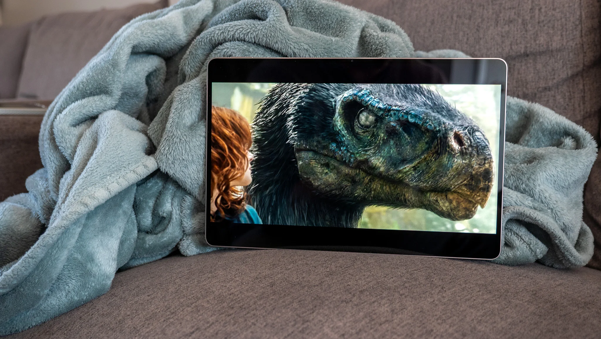 Jurassic World Rebirth running on the Honor MagicPad 4